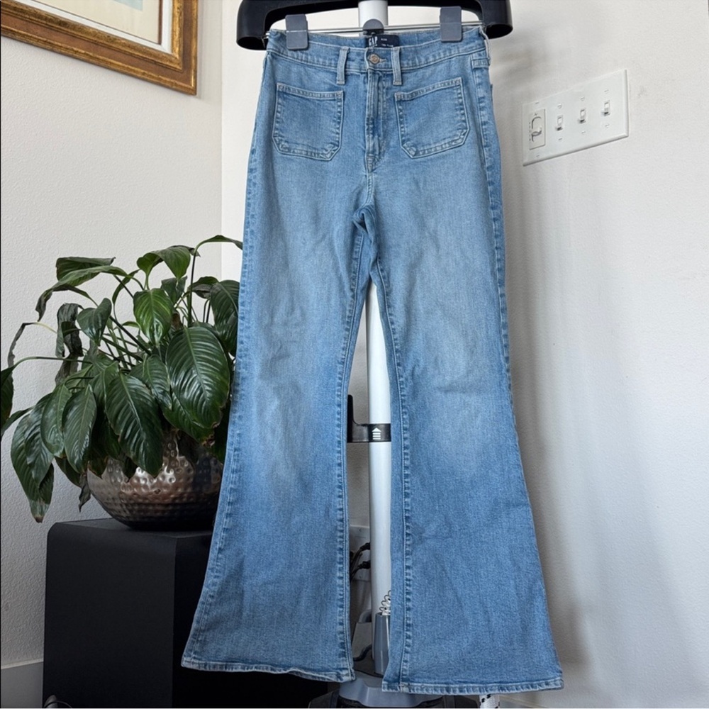 Gap Women’s 70’s Flare Jeans Sz 4/27 Regular High Rise Front Pockets Light Wash - Picture 3 of 9